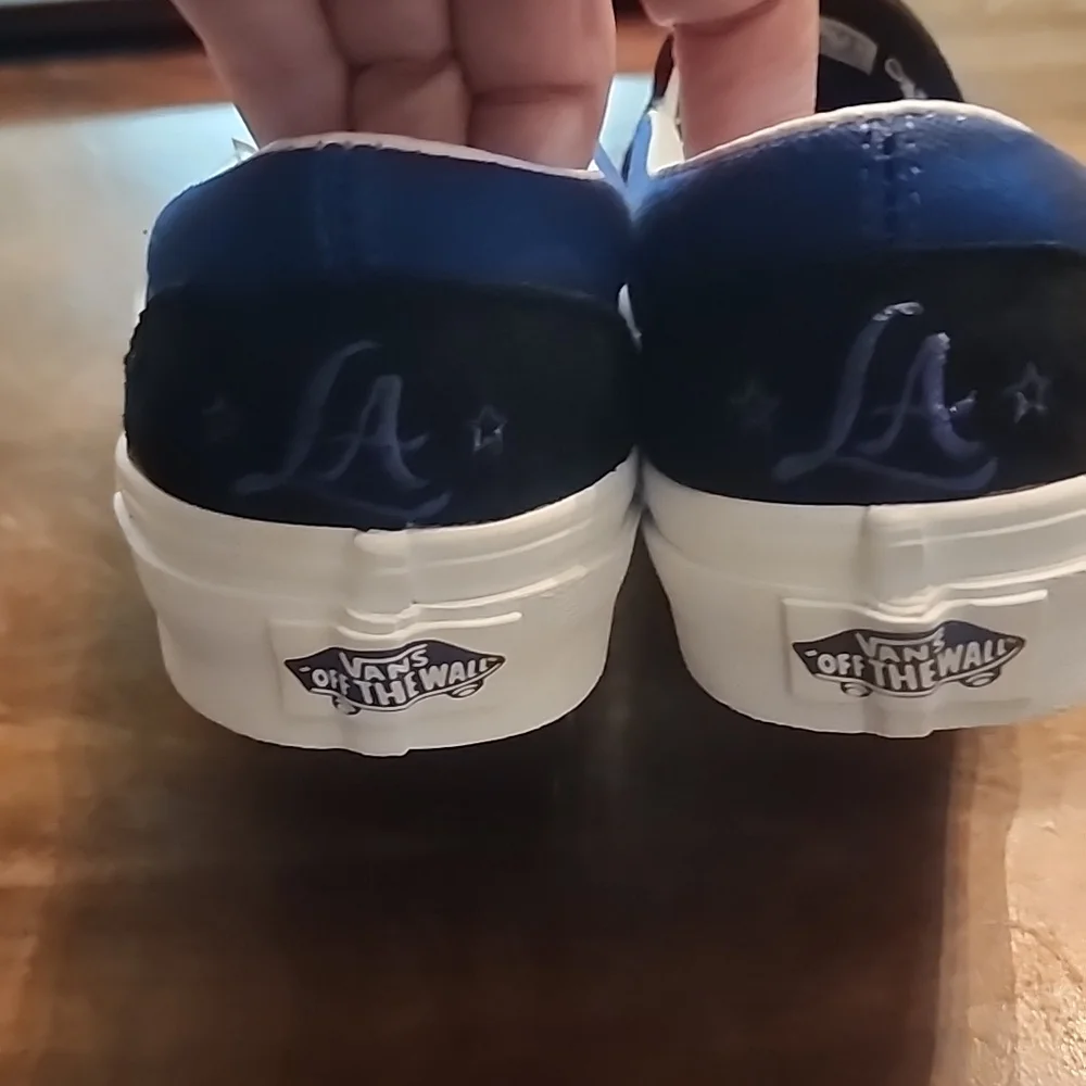 Never worn hard to find Los Angeles Van's - Picture 3 of 6